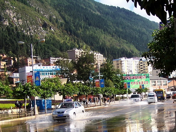 公路之水