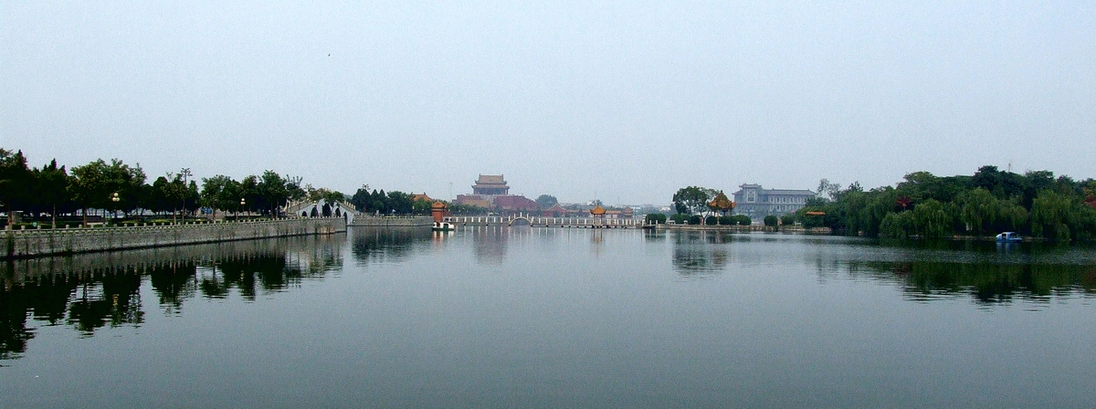 潘杨湖畔