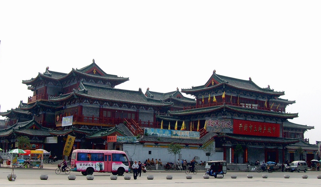 潘杨湖畔