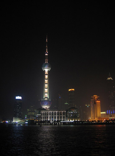 老是看大家发贴，都不好意思了。发张西湖小景