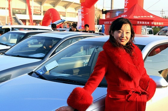 香车红衣妹