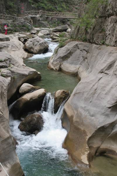 神游八泉峡