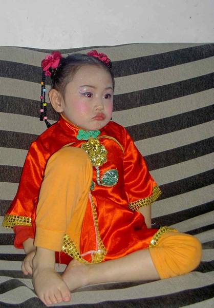 发脾气的小女孩