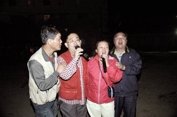 快乐的篝火晚会