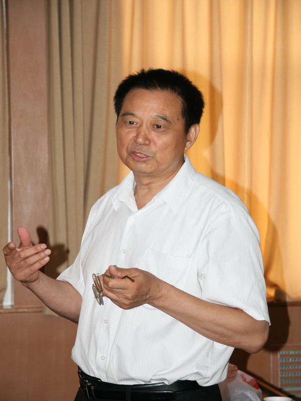 8.12石油人摄影俱乐部会员影友见面会及坝上采风观片讲评会议
