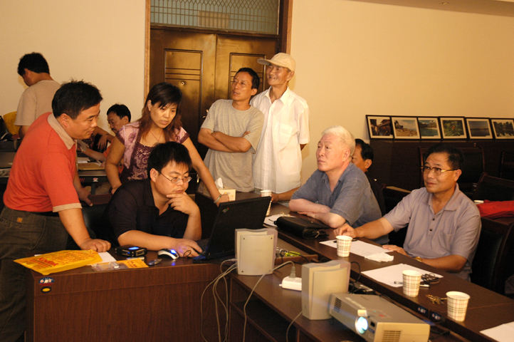 8.12石油人摄影俱乐部会员影友见面会及坝上采风观片讲评会议