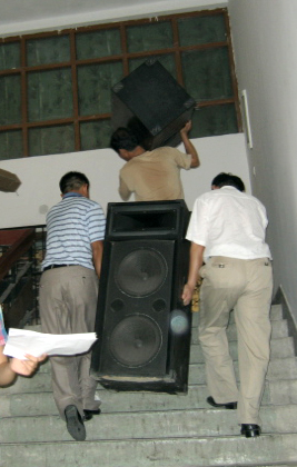 揭牌仪式筹备工作还在紧张有序进行中......