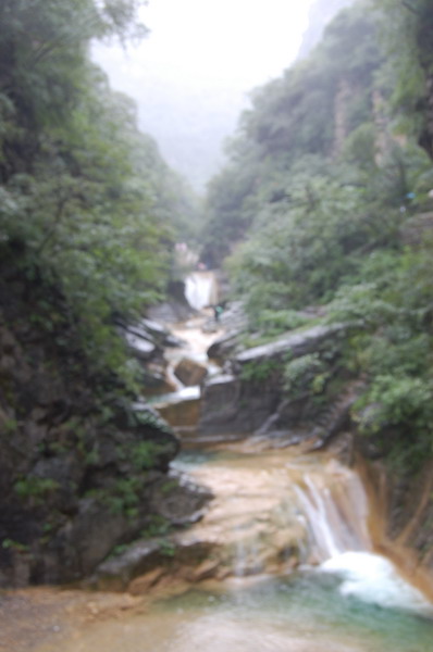 雾中青龙峡