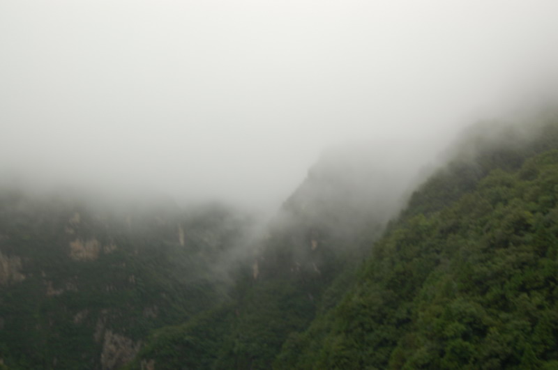 雾中青龙峡