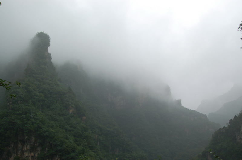雾中青龙峡