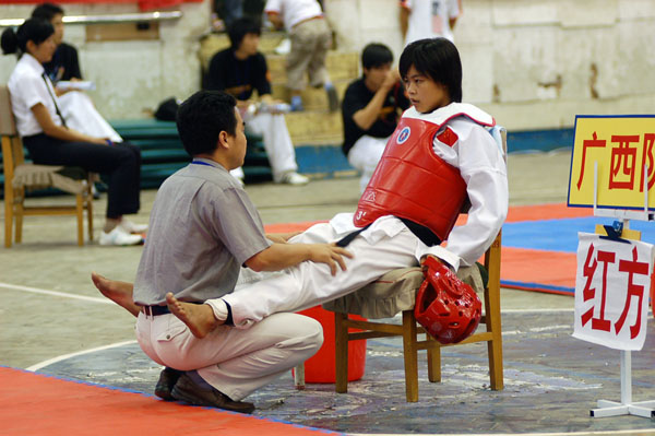 2006年全国跆拳道青少年锦标赛于8月22日在油田运输体育馆开幕,历时2天,望影友前去拍照.