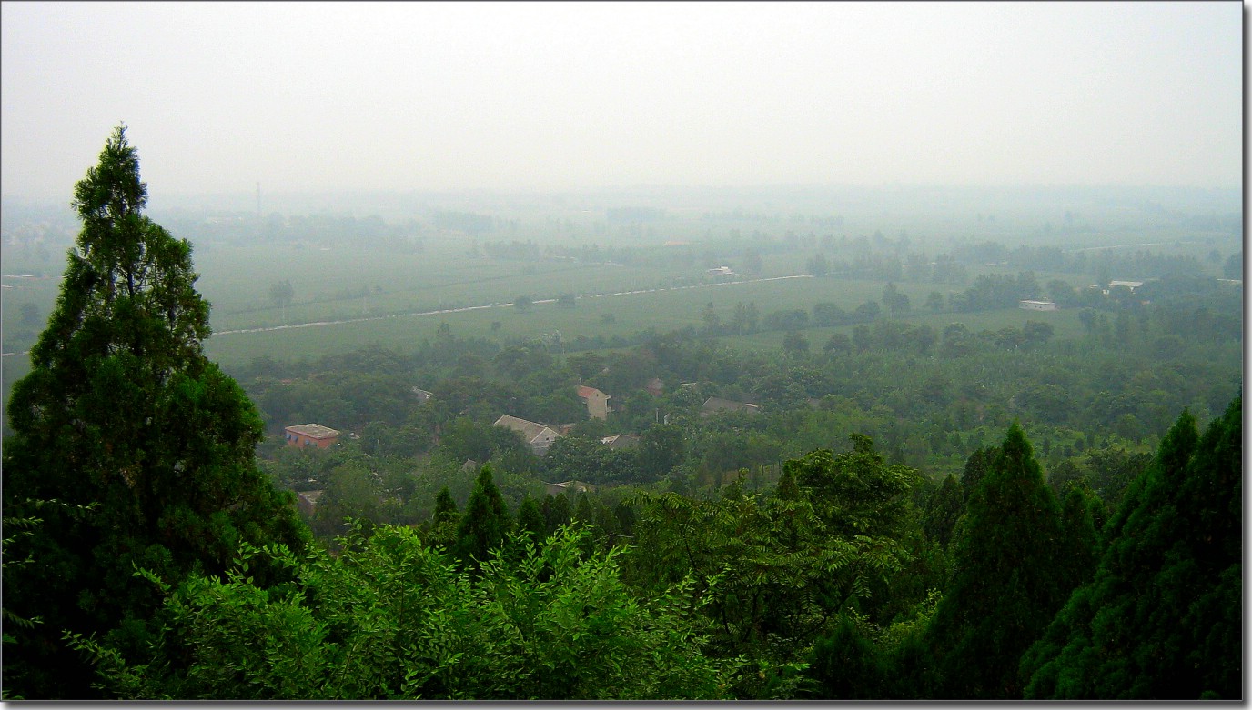 毛毛雨中的大仳山景色