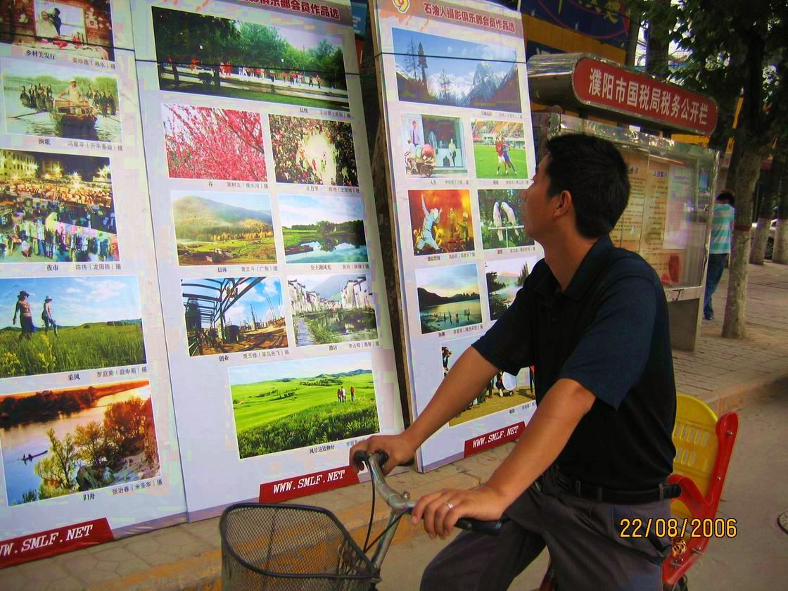 俱乐部展版颇受关注