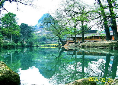 宁静的小山村