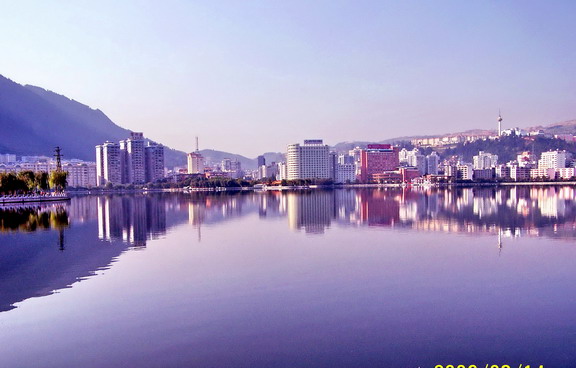 半座城半池水