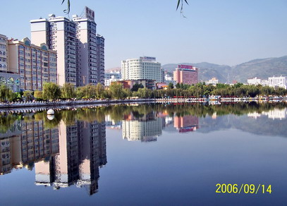 半座城半池水