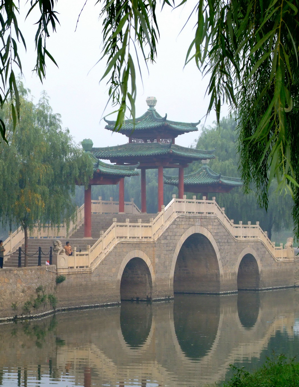 晨雾中的新蕾公园