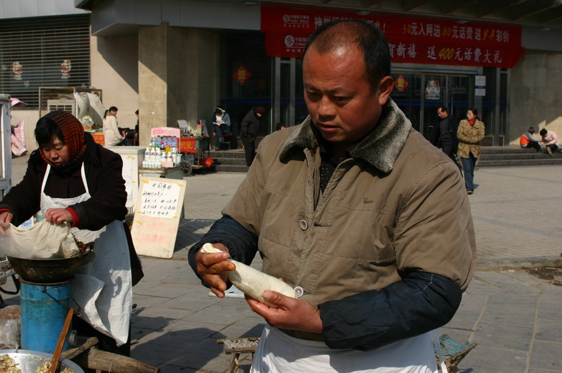 中国濮阳名吃——葱油饼制做大揭密
