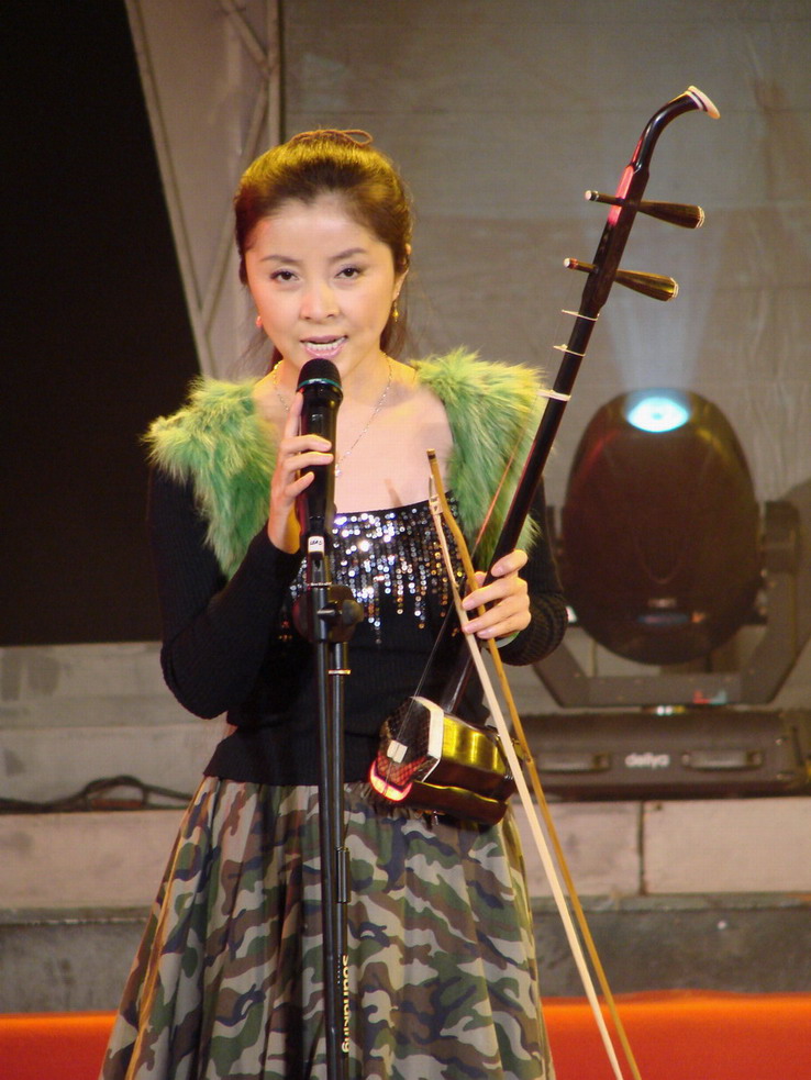 眉佳来采油三厂演出