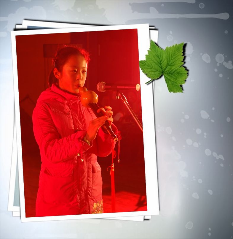 吹葫芦丝的小姑娘