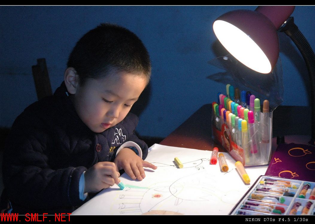 画画的小孩儿
