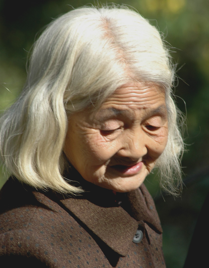白发大妈