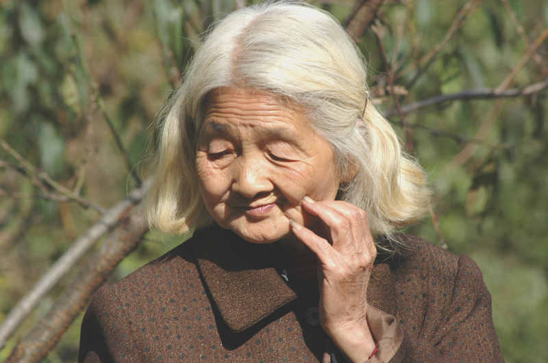 白发大妈