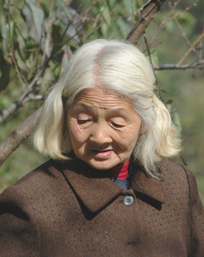 白发大妈