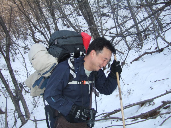 快乐写在脸上-----元旦关山踏雪