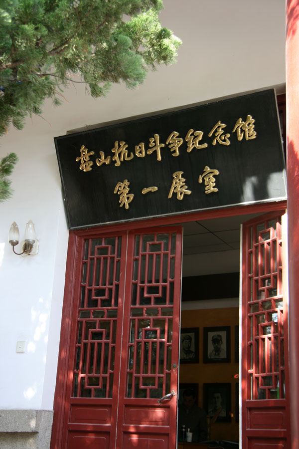 来点肃的！