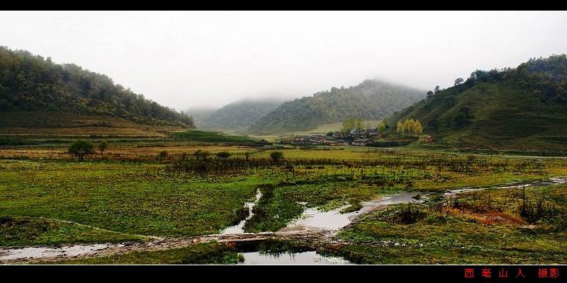 [原创]阴雨连绵 雾锁关山草原