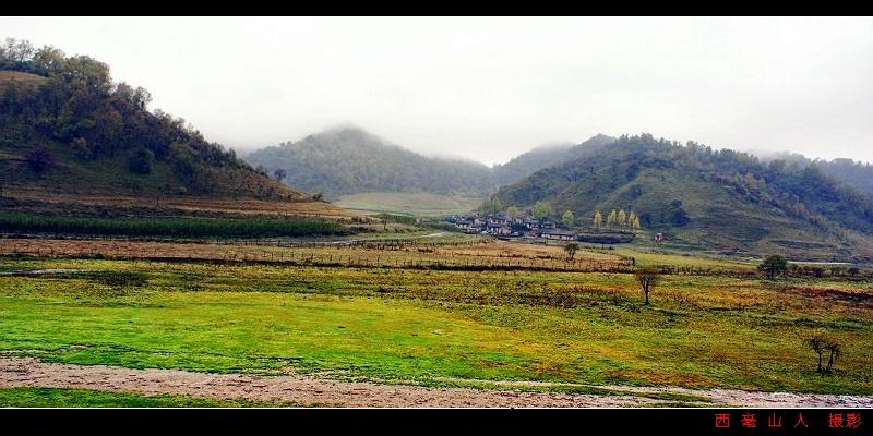 [原创]阴雨连绵 雾锁关山草原