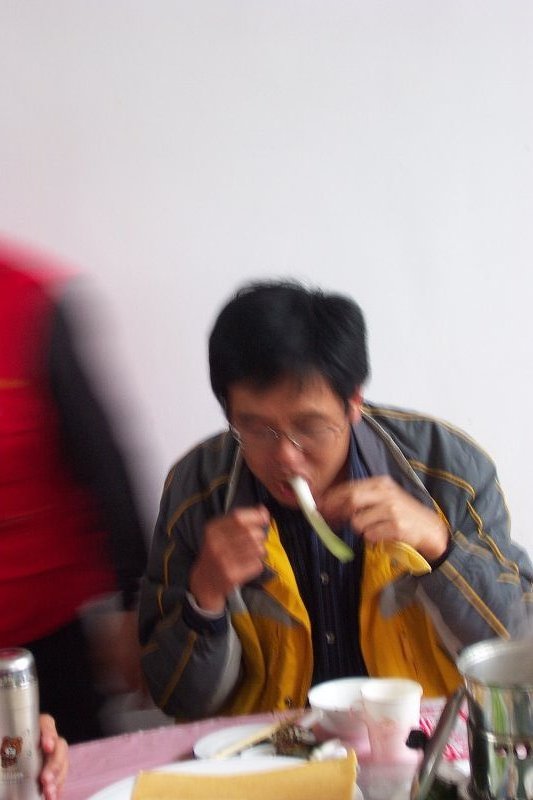 山东大煎饼，看谁吃得香
