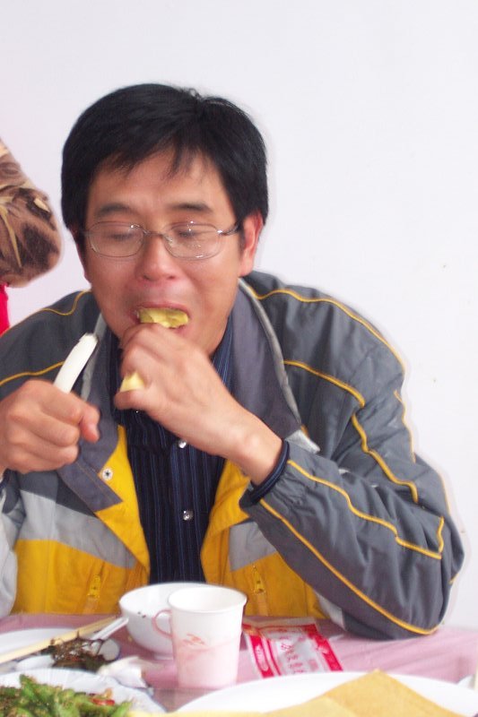 山东大煎饼，看谁吃得香