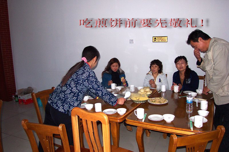 山东大煎饼，看谁吃得香