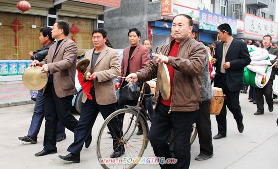 见过这样娶亲吗？