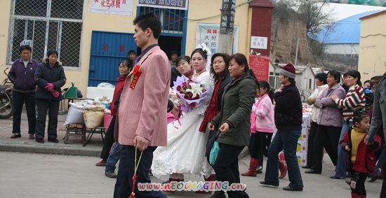 见过这样娶亲吗？