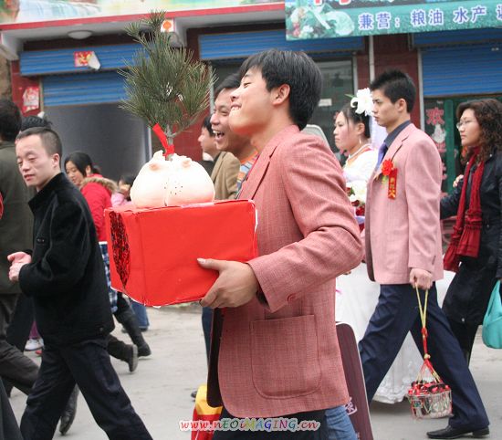 见过这样娶亲吗？