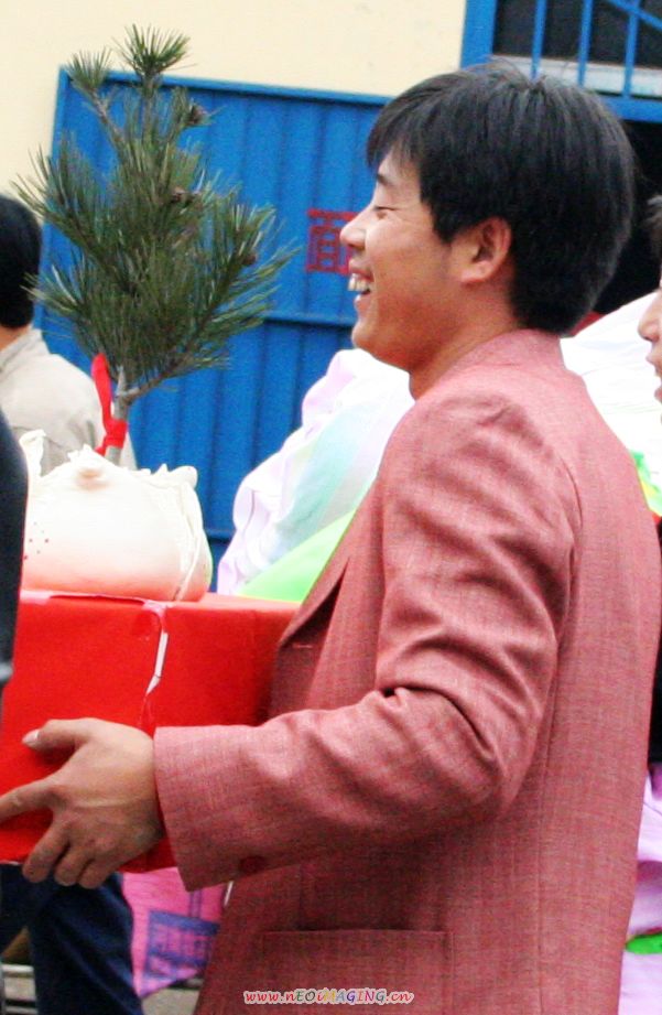 见过这样娶亲吗？