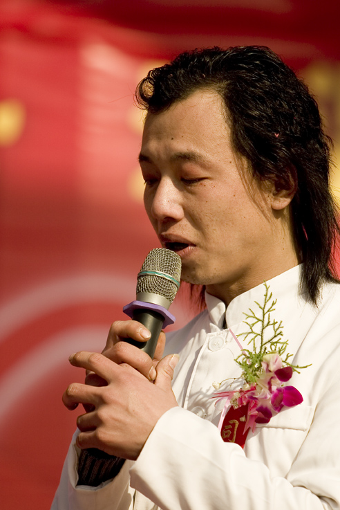 感动（1.28爱心现场主持人）