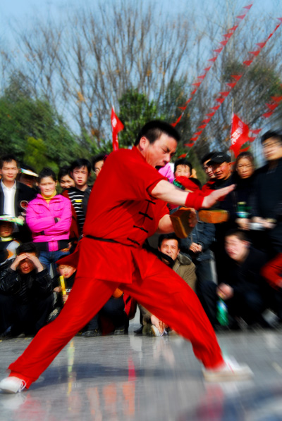 闹春