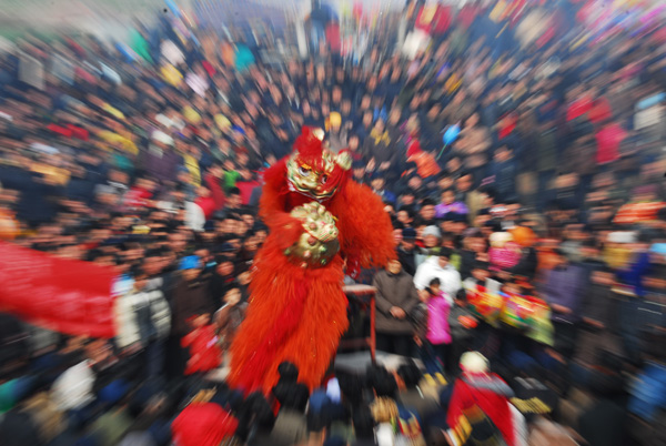 瑕丘庙会舞狮忙