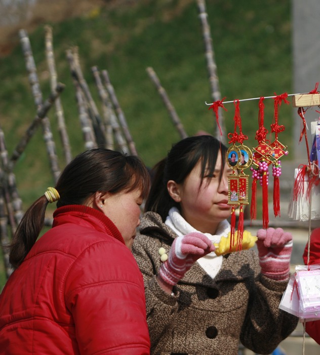美女云集---瑕丘庙会见闻之三