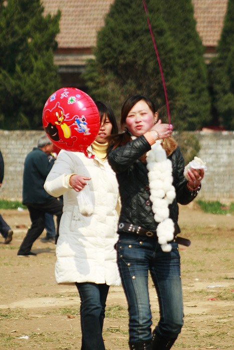美女云集---瑕丘庙会见闻之三