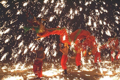 回味“铁花火龙”