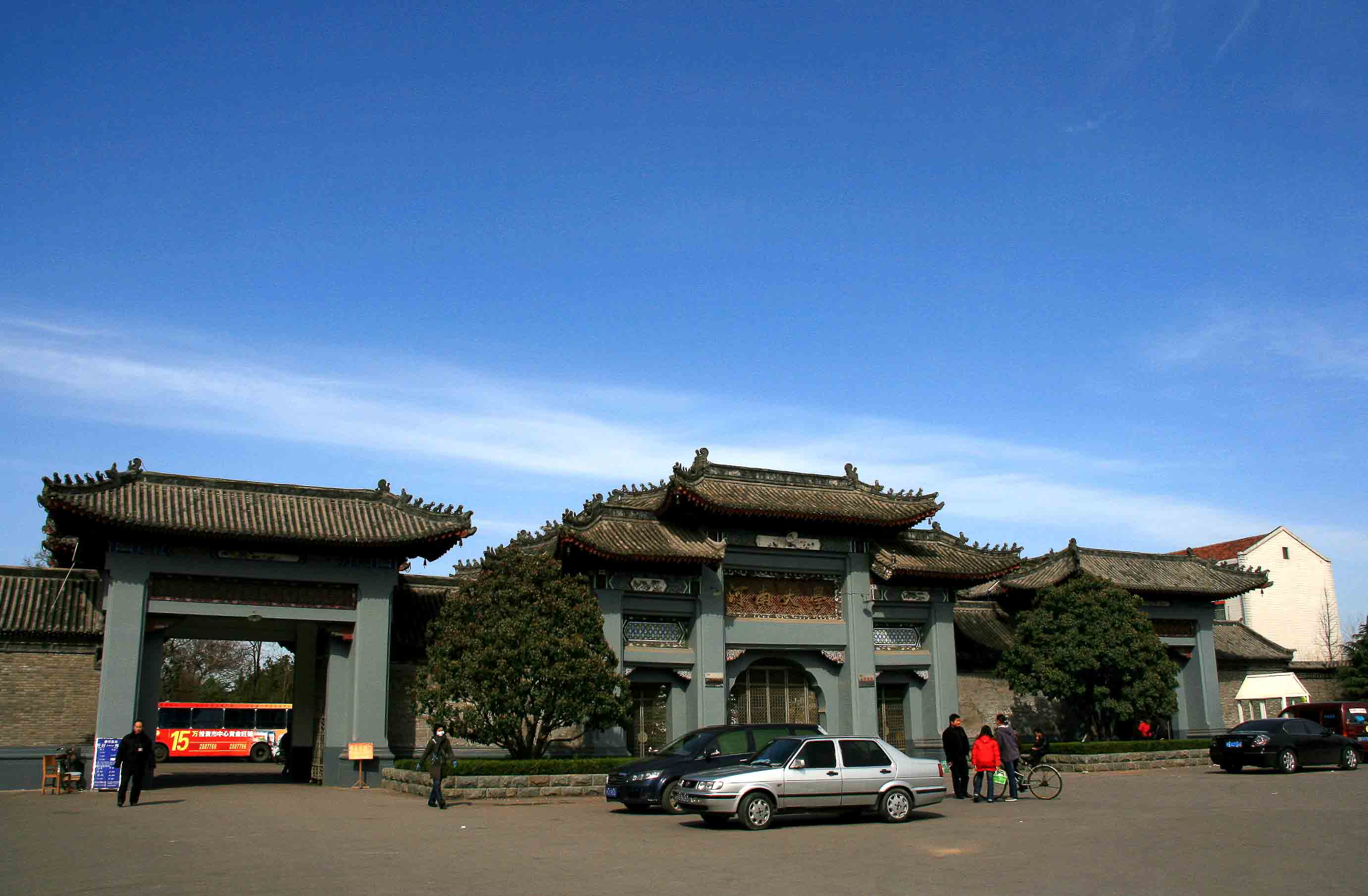 走进河大