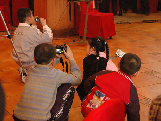 石油人俱乐部周岁联欢会花絮－－小摄手
