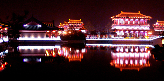 2005年11月,来到西安大唐芙蓉园,被她的夜景的演出吸引,未带三角架,效果不太好,今天贴出来,请大家指教.