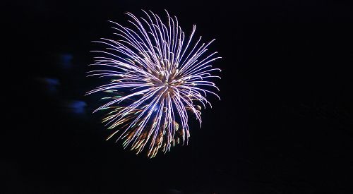 欢喜元霄节，焰火舞翩跹