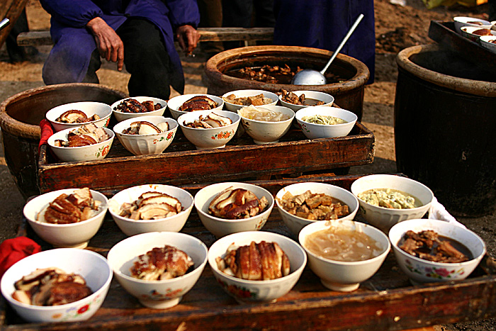 万人同吃一锅饭